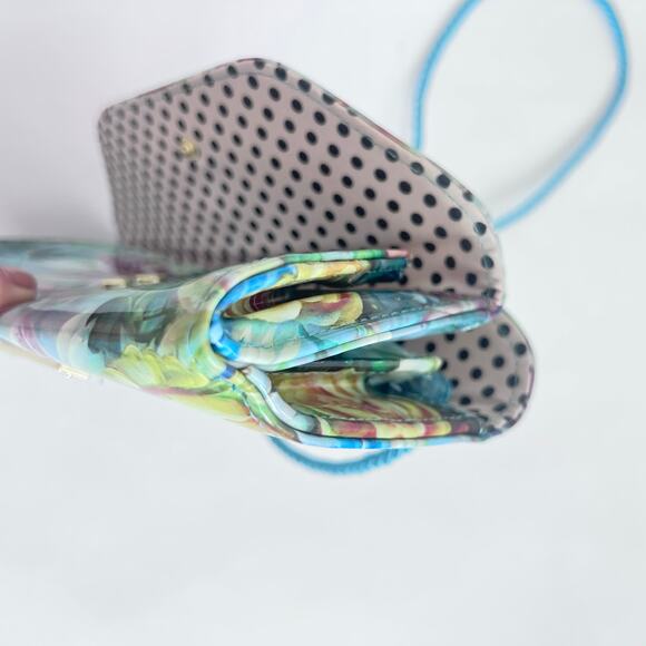 MADDEN GIRL FLORAL PATTEN LEATHER DOUBLE ENVELOPE CROSSBODY CLUTCH WALLET PURSE - Picture 7 of 12